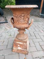 Gietijzeren baardman vaas op sokkel, Tuin en Terras, Tuinvazen, Ophalen, Zo goed als nieuw