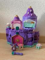 Magic Mixies kasteel en 2 magic mixies poppetjes, Ophalen of Verzenden, Zo goed als nieuw