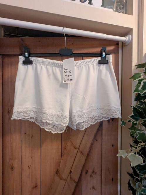 Short 5e artikel gratis, Kleding | Dames, Broeken en Pantalons, Nieuw, Maat 46/48 (XL) of groter, Wit, Kort, Ophalen of Verzenden