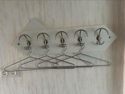 MOET WEG! Vintage Kapstok grijs 5 haken & 4 kledinghangers, Huis en Inrichting, Woonaccessoires | Kapstokken, Gebruikt, Wandkapstok
