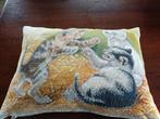 Kussen met borduurwerk.,,kittens,, 40/30 cm./rits, Ophalen of Verzenden, Nieuw, Overige kleuren, Rechthoekig
