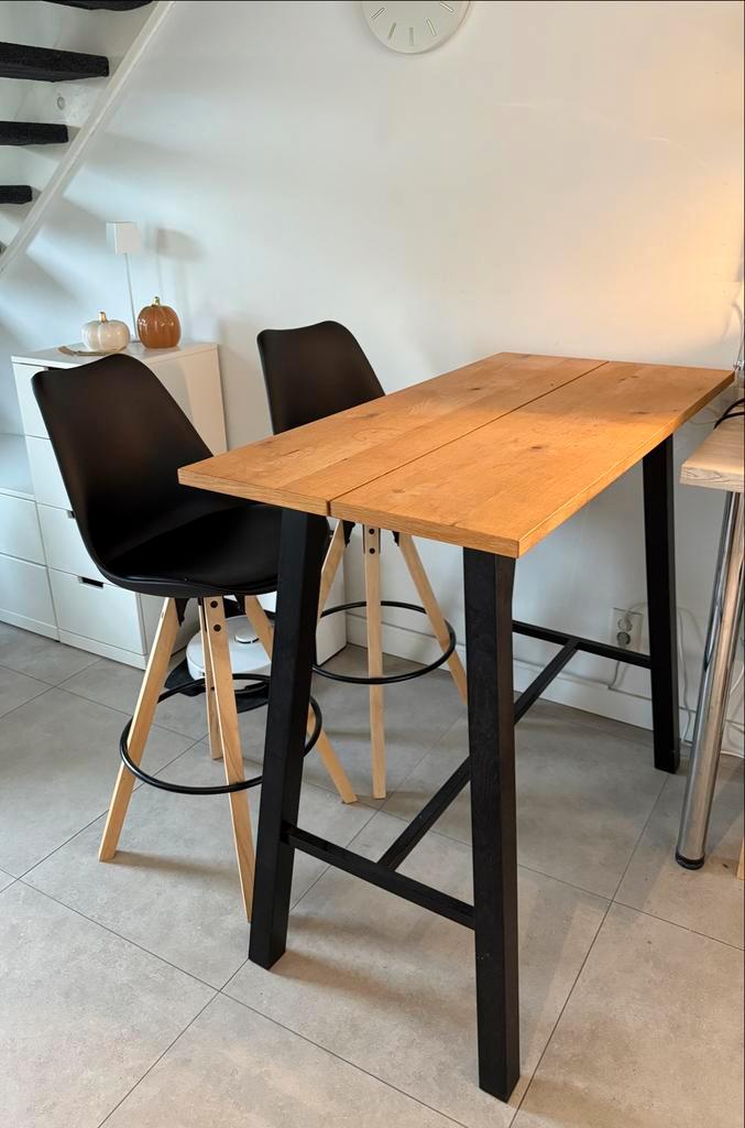 Bartafel met 2 Krukken, Huis en Inrichting, Barkrukken, Gebruikt, 90 cm of meer, Hout, 2 krukken, Met voetsteun, Ophalen