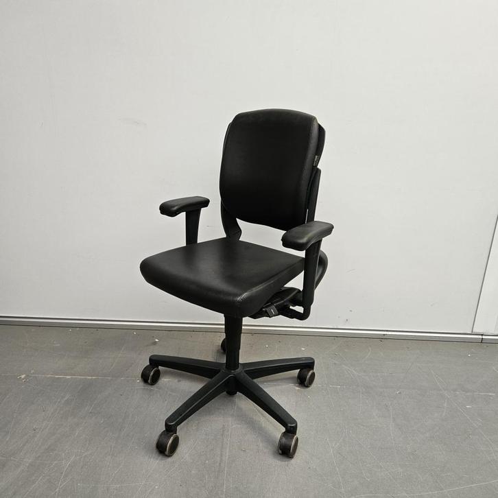 Ahrend 230 bureaustoel - zwarte skai bekleding, Huis en Inrichting, Bureaustoelen, Gebruikt