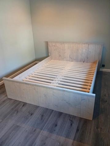 nieuw stevig steigerhout bed  beschikbaar voor biedingen