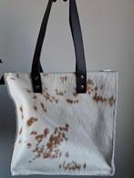 Tas Schoudertas Echt koeienhuid / leer, Sieraden, Tassen en Uiterlijk, Tassen | Damestassen, Ophalen, Nieuw, Beige, Schoudertasje