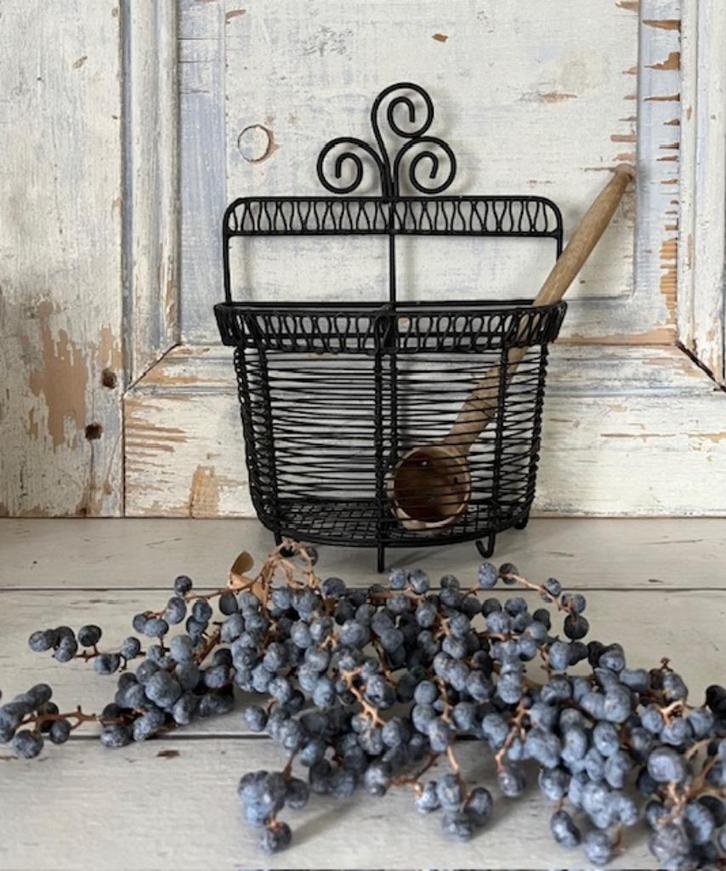 Frans zwart draadwerk wandrekje met twee vakken, Huis en Inrichting, Woonaccessoires | Wandplanken en Boekenplanken, Zo goed als nieuw