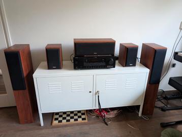 Yamaha versterker surround systeem met 5 Magnat speakers beschikbaar voor biedingen
