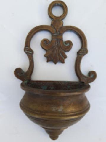 Wijwater bakje beschikbaar voor biedingen