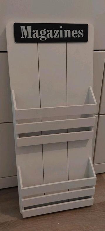 Lectuur/ tijdschriften rekje!  beschikbaar voor biedingen