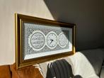 Wandklok met Arabische Kalligrafie - Gouden Lijst, Huis en Inrichting, Ophalen, Zo goed als nieuw, Analoog, Wandklok