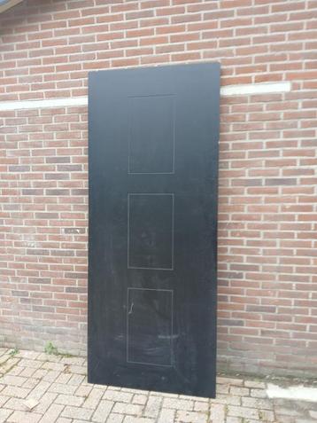 Dichte binnendeur nieuw met freeslijnen (nr10) beschikbaar voor biedingen