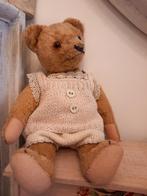 Vintage gebreid beren pakje met kant, jaren 50, Verzamelen, Beren en Cherished Teddies, Ophalen, Zo goed als nieuw, Stoffen beer