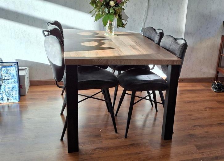 Eettafel met 4 stoelen - Moderne set, Huis en Inrichting, Tafels | Eettafels, Gebruikt, 100 tot 150 cm, Overige houtsoorten, Kunststof