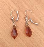 Vintage oorbellen - glazen druppels in amberkleur, Hangers, Oranje, Ophalen of Verzenden, Glas