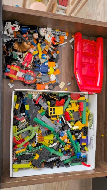 Losse Lego s.
Bevat diverse kleuren en vormen. beschikbaar voor biedingen