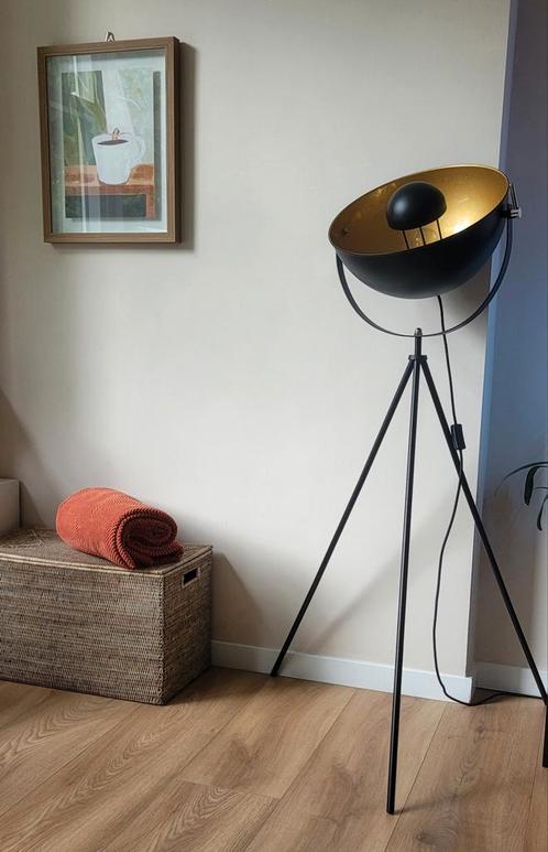 Vloerlamp / staande lamp zwart en goud, Huis en Inrichting, Lampen | Vloerlampen, Zo goed als nieuw, Ophalen