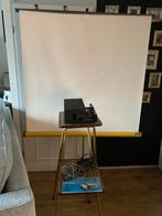 Diaprojector, projectiescherm en tafel, Ophalen, Zo goed als nieuw