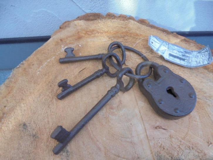 GIETIJZEREN SLEUTELBOS MET SLOT NIEUW, Tuin en Terras, Tuinwanddecoratie, Nieuw, Ophalen of Verzenden