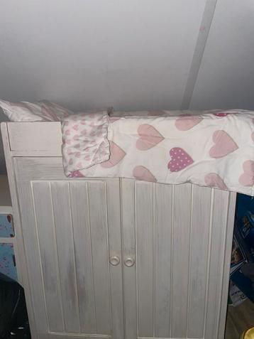 Poppenbed/kast beschikbaar voor biedingen