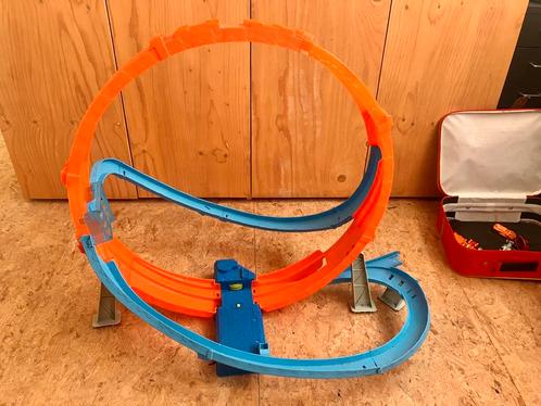Hot wheels looping met booster, Kinderen en Baby's, Speelgoed | Racebanen, Zo goed als nieuw, Racebaan, Elektrisch, Hot Wheels