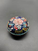 Cloisonné Doosje met Bloemen, Antiek en Kunst, Ophalen of Verzenden