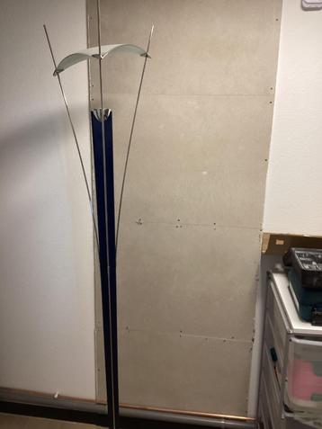 Staande lamp beschikbaar voor biedingen