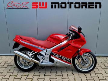 VFR750 RC36, 2E EIG. NL MOTOR, UNIEKE STAAT. VFR 750 beschikbaar voor biedingen