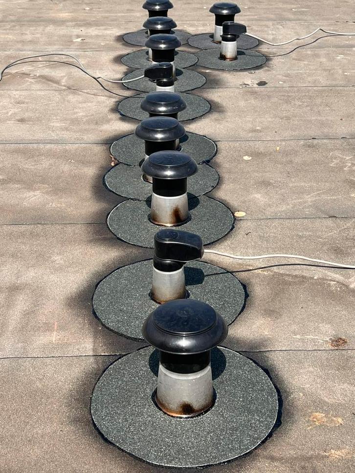 “Dakbedekking specialist”, Doe-het-zelf en Verbouw, Dakpannen en Dakbedekking, Nieuw, Dakleer, Overige materialen, Zwart, 15 m² of meer
