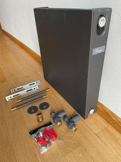 Radiator vlak design Plieger TOP-merk 40x40cm zwart grafiet, Doe-het-zelf en Verbouw, Verwarming en Radiatoren, Nieuw, Radiator