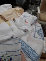 Partij mooie tafelkleden . O.a DAMAST geborduurd etc, Ophalen of Verzenden