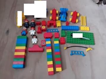 Veel lego duplo poppetjes wagens bouwstenen beschikbaar voor biedingen