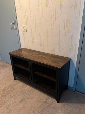 Houten kast 140x30x50 beschikbaar voor biedingen