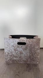 Oud roze krantenbak, velvet stof, Huis en Inrichting, Woonaccessoires | Krantenbakken en Lectuurbakken, Ophalen of Verzenden, Gebruikt