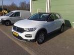 Volkswagen T-Roc 1.5 TSI 150pk 2019 Led Xenon navigatie pdc, Auto's, Volkswagen, Voorwielaandrijving, Stof, 1498 cc, Euro 6