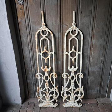 1x Oude brocante gietijzeren baluster ornament wit *Etage3* beschikbaar voor biedingen