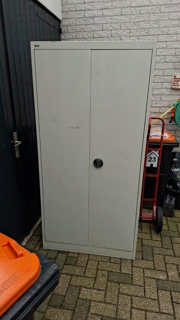Archiefkast beschikbaar voor biedingen