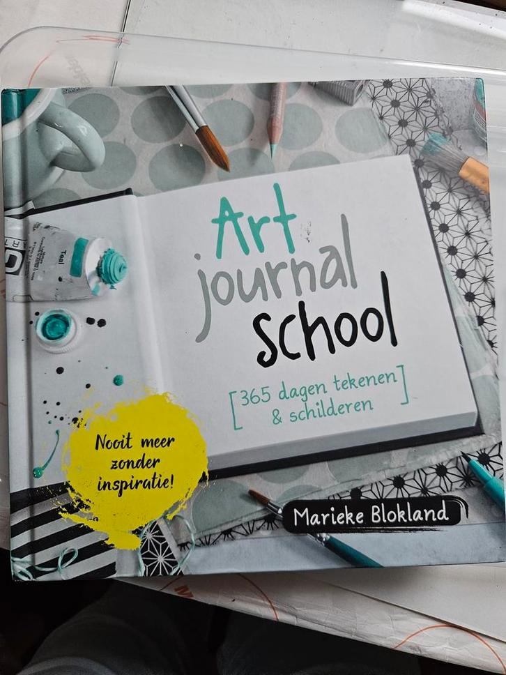 Marieke Blokland - Art journal school, Boeken, Hobby en Vrije tijd, Zo goed als nieuw, Tekenen en Schilderen, Ophalen of Verzenden