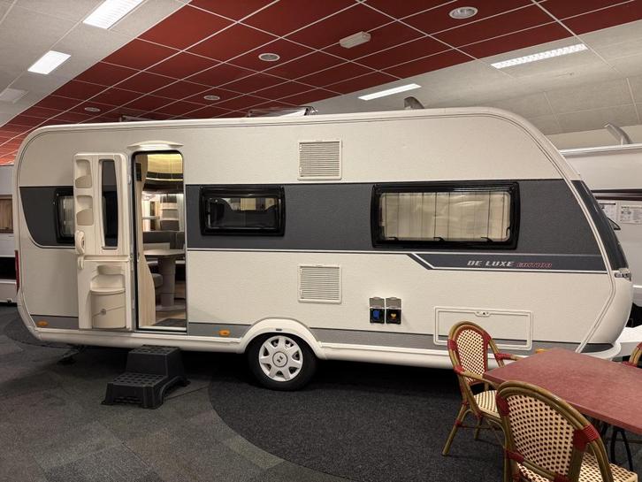 HOBBY DE LUXE EDITION 495 UL ENKELE BEDDEN RONDZIT VOORTENT, Caravans en Kamperen, Caravans, Bedrijf, tot en met 4, 1000 - 1250 kg