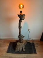 Unieke boomstam vloerlamp – handgemaakt, Huis en Inrichting, Lampen | Vloerlampen, Ophalen, Robuust, industrieel, 100 tot 150 cm