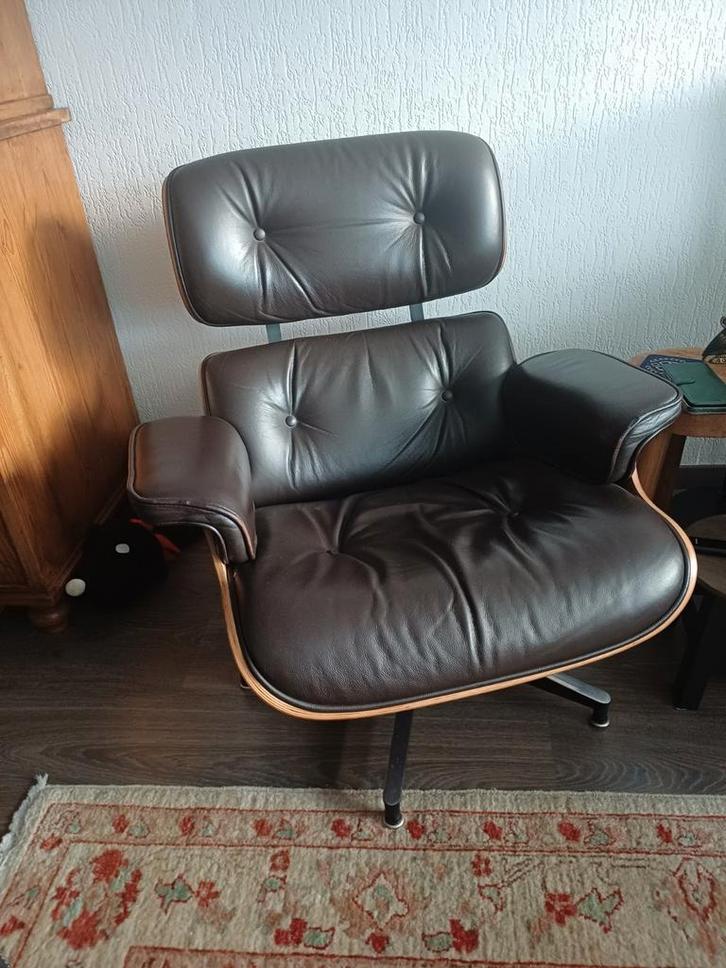 Eames chair replica, Huis en Inrichting, Fauteuils, Zo goed als nieuw, Leer, 75 tot 100 cm, Ophalen
