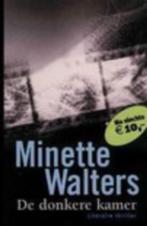 Minette Walters - De donkere kamer, Ophalen of Verzenden, Zo goed als nieuw, Minette Walters, Nederland