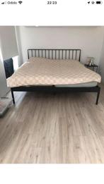 Bed, Huis en Inrichting, Slaapkamer | Bedden, Ophalen, Zo goed als nieuw, Zwart