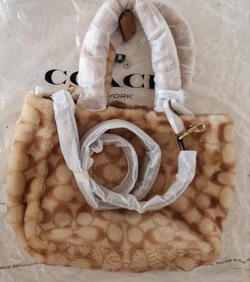 👜》___♀️ Tas【NIEUW🔥★★★★★】Tote 28【COACH】groot, schapenvacht beschikbaar voor biedingen