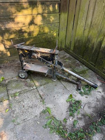 Almi steenknipper. Stenen kniper beschikbaar voor biedingen