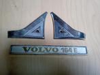 Embleem Volvo 164E + emblemen c- stijl, Ophalen, Nieuw, Volvo, Deur