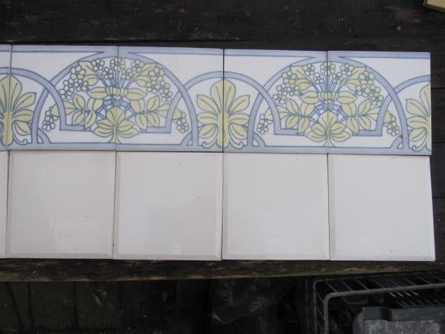 26 st antieke wandtegels in relief blauw/lichtgeel tubeline, Ophalen