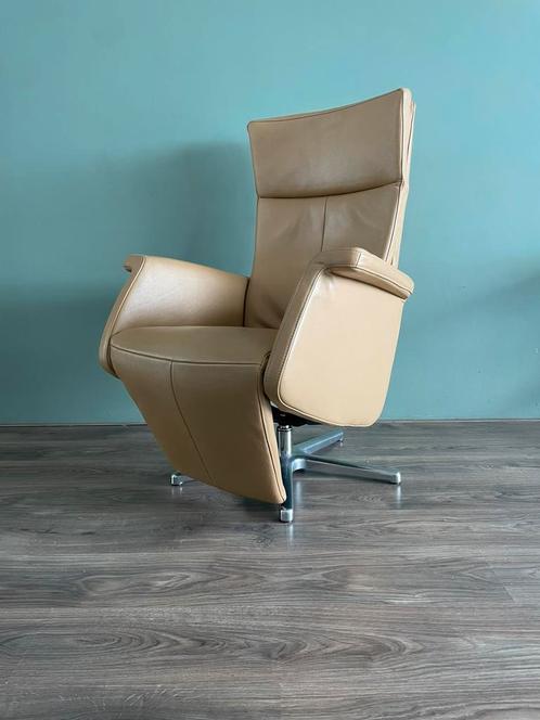 Zeer nette licht bruine / beige leren relax fauteuil, Huis en Inrichting, Fauteuils, Ophalen