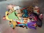 22 barbies, heel veel kleding, 2 auto's, camper en paarden, Ophalen of Verzenden, Gebruikt, Barbie