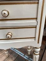 Een brocante hangoor kastje tafeltje, Ophalen