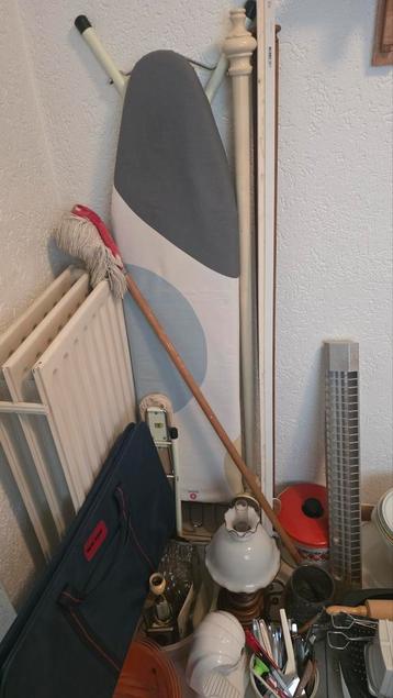 Diverse inboedel - Opruiming! Strijkijzer, lampen, keukensp. beschikbaar voor biedingen